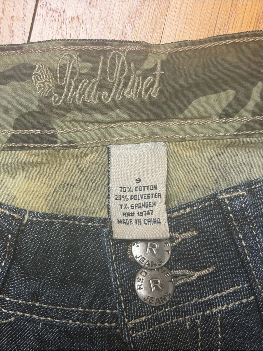 Y2K Red Rivet Low Rise Jeans Size 9 - Picture 2 of 6